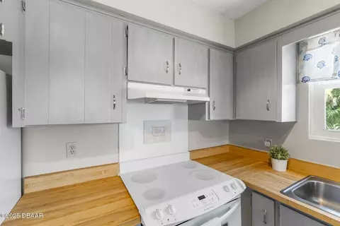 Kitchen - 236 S Beach St, Ormond Beach, FL 32174 photo 14 of 14