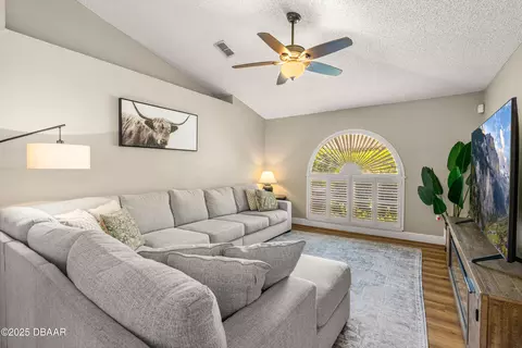Living - 29 Chrysanthemum Dr, Ormond Beach, FL 32174 photo 5 of 6