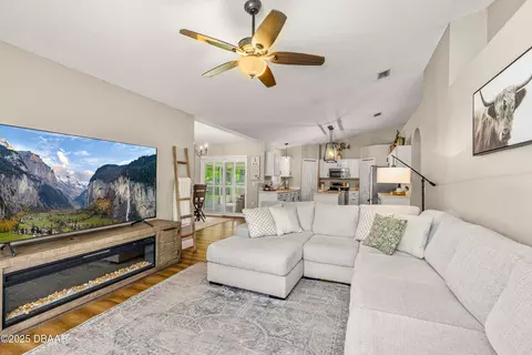 Living - 29 Chrysanthemum Dr, Ormond Beach, FL 32174 photo 6 of 6