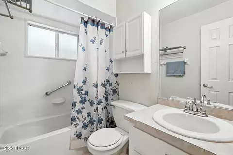 Bath - 3416 Yule Tree Dr, Edgewater, FL 32141 photo 3 of 3