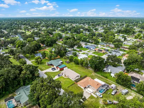 View/Area - 2225 Pine Tree Dr, Edgewater, FL 32141 photo 8 of 13