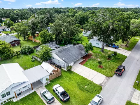 View/Area - 2225 Pine Tree Dr, Edgewater, FL 32141 photo 2 of 13