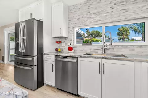 Kitchen - 191 Ellicott Dr, Ormond Beach, FL 32176 photo 3 of 4