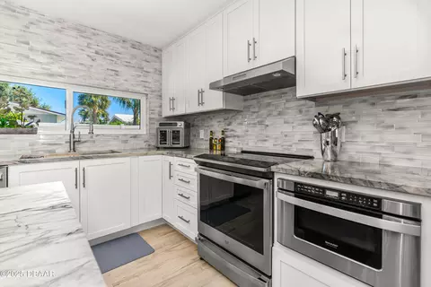 Kitchen - 191 Ellicott Dr, Ormond Beach, FL 32176 photo 2 of 4