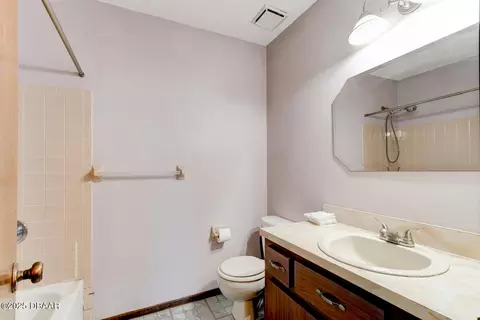 Bath - 2 Park Pl #2, Ormond Beach, FL 32174 photo 2 of 2