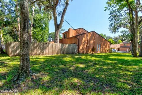 Exterior - 2 Park Pl #2, Ormond Beach, FL 32174 photo 2 of 6