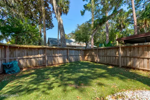 Exterior - 2 Park Pl #2, Ormond Beach, FL 32174 photo 3 of 6