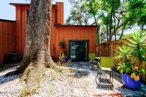 Exterior - 2 Park Pl #2, Ormond Beach, FL 32174 photo 4 of 6