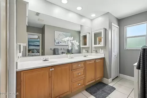 Bath - 29 Twin River Dr, Ormond Beach, FL 32174 photo 1 of 5