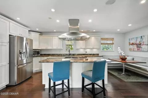 Kitchen - 29 Twin River Dr, Ormond Beach, FL 32174 photo 2 of 7