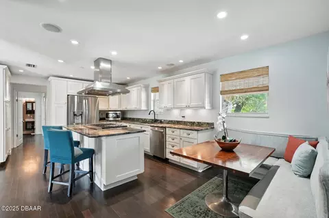 Kitchen - 29 Twin River Dr, Ormond Beach, FL 32174 photo 5 of 7