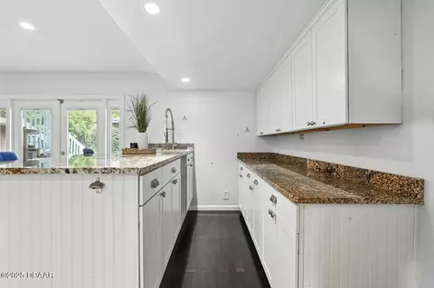 Kitchen - 29 Twin River Dr, Ormond Beach, FL 32174 photo 7 of 7