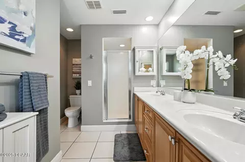 Bath - 29 Twin River Dr, Ormond Beach, FL 32174 photo 2 of 5