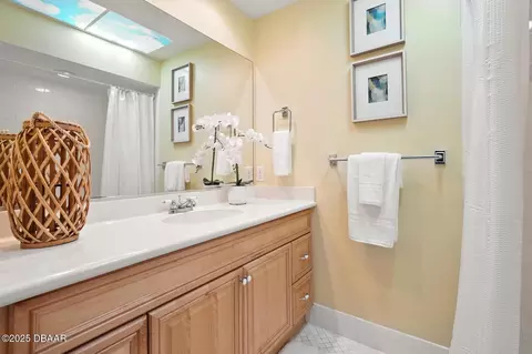 Bath - 29 Twin River Dr, Ormond Beach, FL 32174 photo 4 of 5