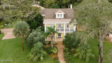 900 Riverside Dr, Holly Hill, FL 32117