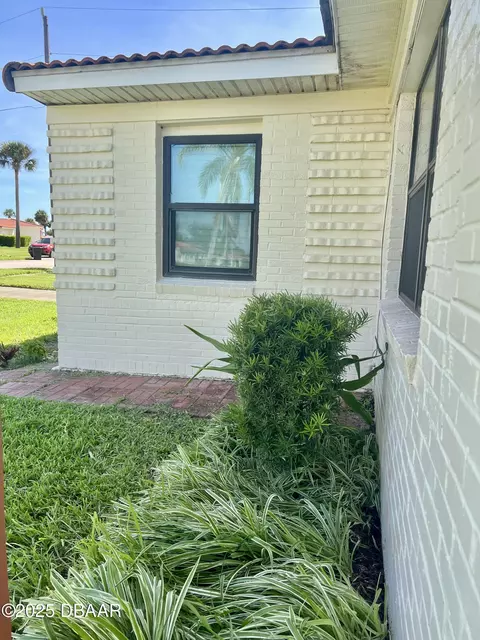 54 Cardinal Dr, Ormond Beach, FL 32176 photo 3