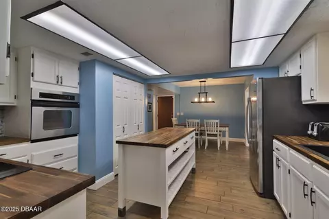 Kitchen - 180 Willow Run, Ormond Beach, FL 32174 photo 4 of 4