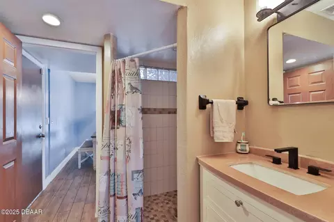 Bath - 180 Willow Run, Ormond Beach, FL 32174 photo 1 of 3