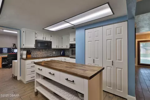 Kitchen - 180 Willow Run, Ormond Beach, FL 32174 photo 2 of 4