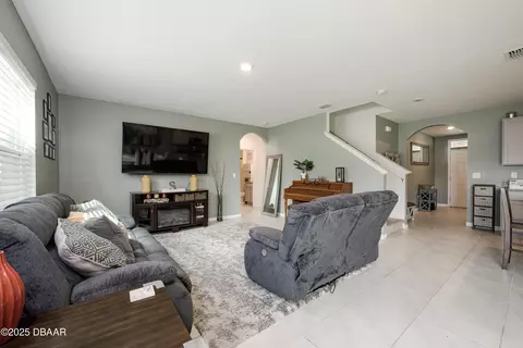 Living - 281 Sunset Point Dr, Ormond Beach, FL 32174 photo 1 of 2
