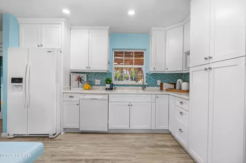Kitchen - 35 Juniper Dr, Ormond Beach, FL 32176 photo 2 of 4