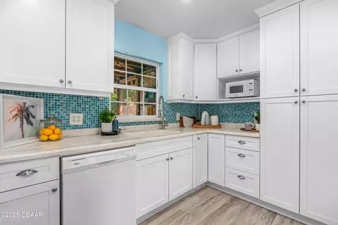 Kitchen - 35 Juniper Dr, Ormond Beach, FL 32176 photo 4 of 4