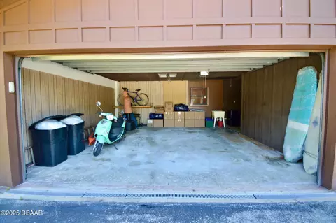 Exterior - 10 Cherokee Trl, Ormond Beach, FL 32174 photo 11 of 12