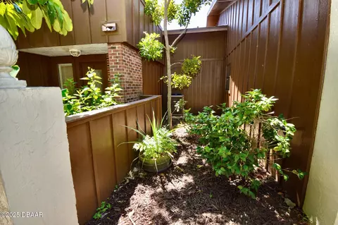 Exterior - 10 Cherokee Trl, Ormond Beach, FL 32174 photo 7 of 12