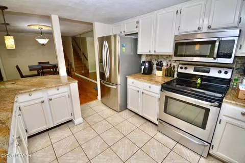Kitchen - 10 Cherokee Trl, Ormond Beach, FL 32174 photo 5 of 5