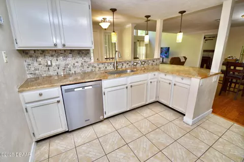 Kitchen - 10 Cherokee Trl, Ormond Beach, FL 32174 photo 3 of 5