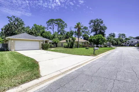 Exterior - 9 Spiveys Ct, Ormond Beach, FL 32174 photo 4 of 11