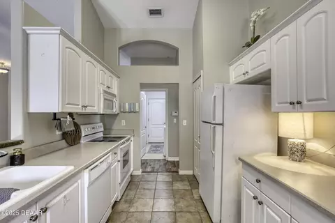 Kitchen - 9 Spiveys Ct, Ormond Beach, FL 32174 photo 3 of 4