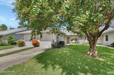 937 Meadow View Dr, Port Orange, FL 32127