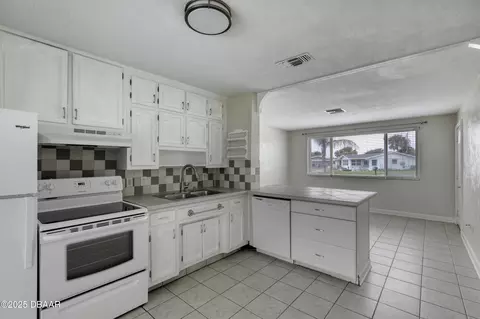 13 Azalea Dr, Ormond Beach, FL 32176 photo 5
