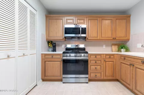 Kitchen - 3 Treetop Trl, Ormond Beach, FL 32174 photo 4 of 5