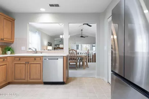 Kitchen - 3 Treetop Trl, Ormond Beach, FL 32174 photo 2 of 5