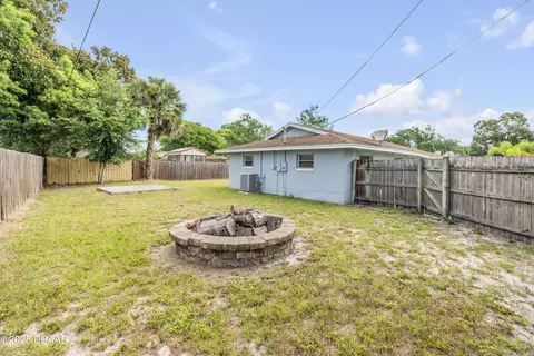 Exterior - 3132 Pine Tree Dr, Edgewater, FL 32141 photo 5 of 5