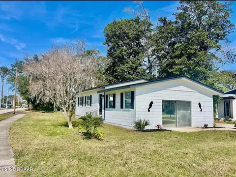1861 S Segrave St, South Daytona, FL 32119