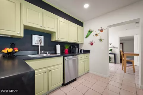 Kitchen - 72 Fairview Ave, Ormond Beach, FL 32174 photo 3 of 4
