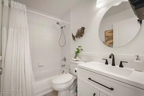 Bath - 72 Fairview Ave, Ormond Beach, FL 32174 photo 1 of 2