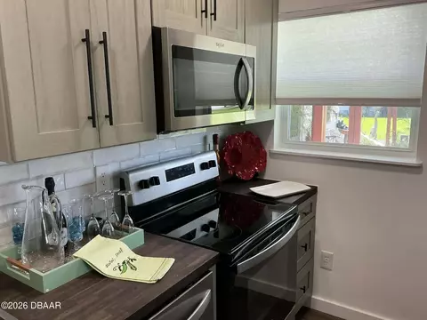 601 Robin Rd, Ormond Beach, FL 32176