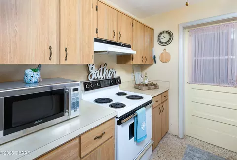 Kitchen - 21 Seabreeze Dr, Ormond Beach, FL 32176 photo 1 of 3