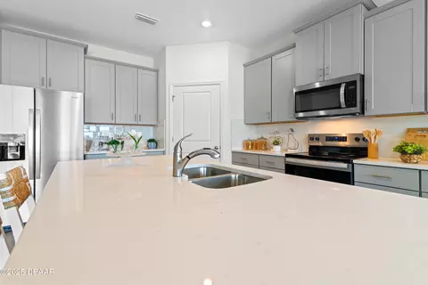 Kitchen - 3350 Arch Ave, Ormond Beach, FL 32174 photo 8 of 8