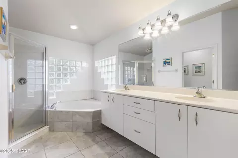 Bath - 1297 Harwick Ln, Ormond Beach, FL 32174 photo 1 of 5