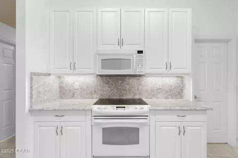 Kitchen - 1297 Harwick Ln, Ormond Beach, FL 32174 photo 4 of 5