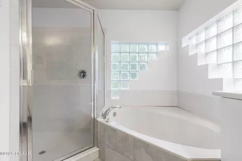 Bath - 1297 Harwick Ln, Ormond Beach, FL 32174 photo 2 of 5