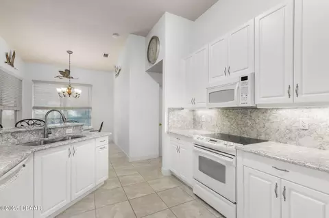 Kitchen - 1297 Harwick Ln, Ormond Beach, FL 32174 photo 3 of 5