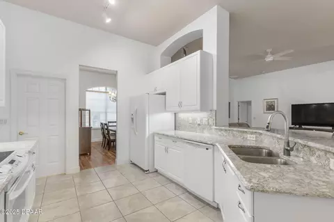 Kitchen - 1297 Harwick Ln, Ormond Beach, FL 32174 photo 5 of 5