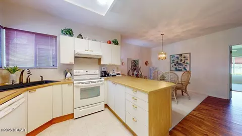 Kitchen - 14 Magnolia Dr S, Ormond Beach, FL 32174 photo 3 of 3