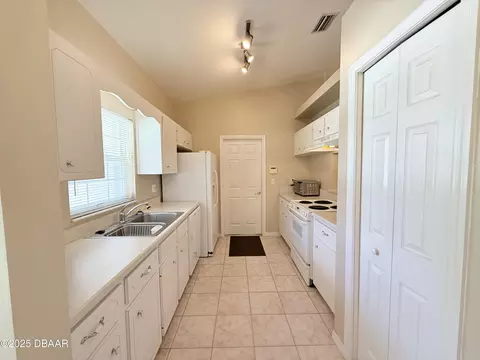 1509 Queen Palm Dr, Edgewater, FL 32132 photo 15